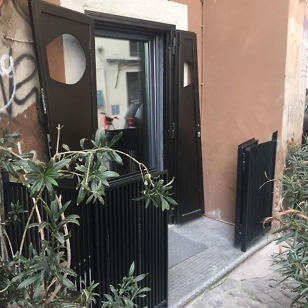 The Essential Trastevere Design Studio Рим Экстерьер фото