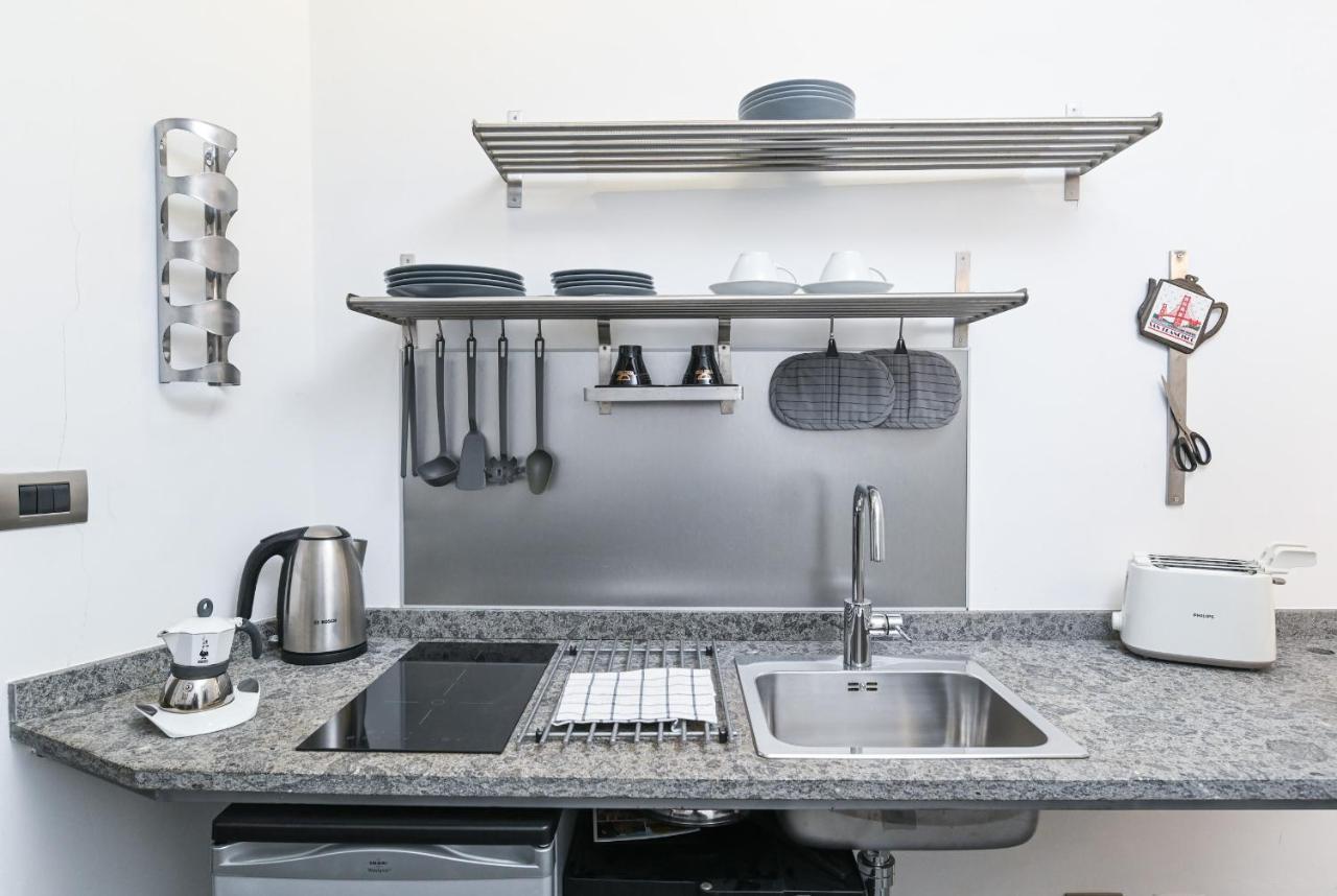 The Essential Trastevere Design Studio Рим Экстерьер фото