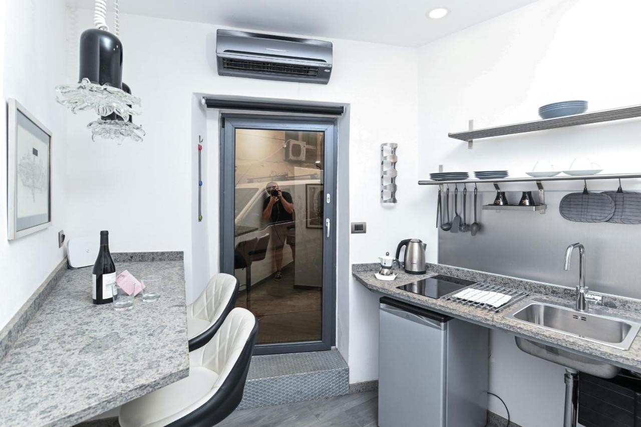 The Essential Trastevere Design Studio Рим Экстерьер фото
