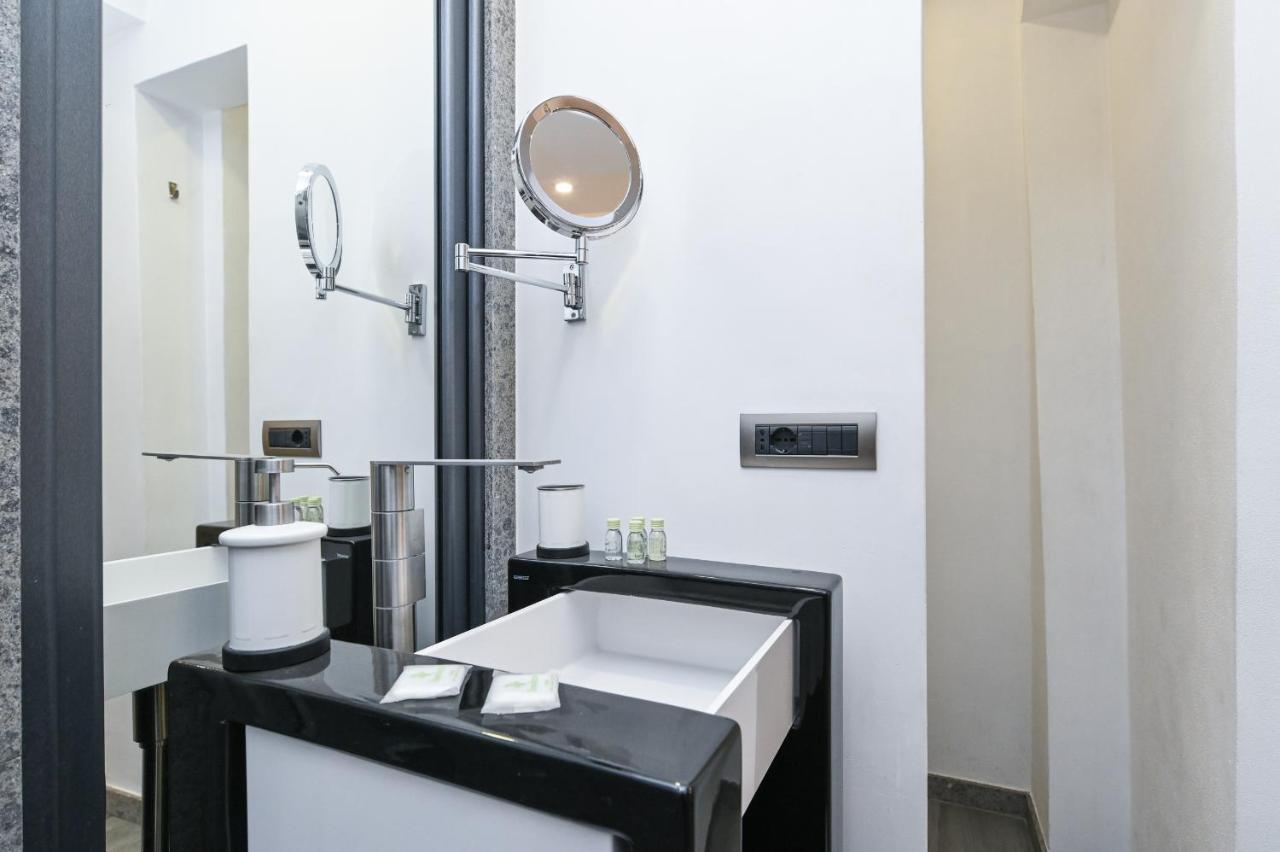 The Essential Trastevere Design Studio Рим Экстерьер фото