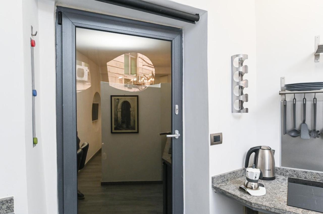 The Essential Trastevere Design Studio Рим Экстерьер фото