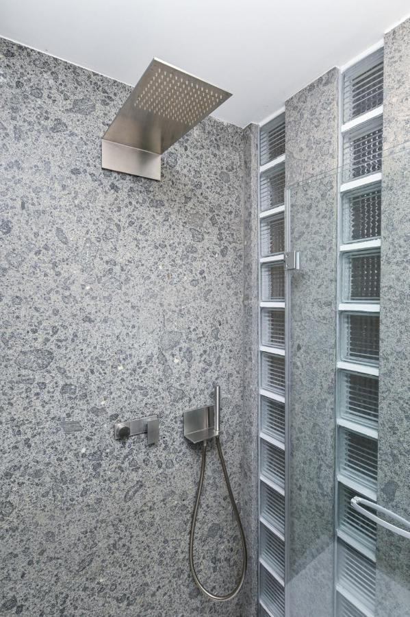The Essential Trastevere Design Studio Рим Экстерьер фото