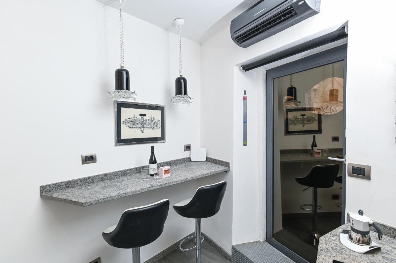 The Essential Trastevere Design Studio Рим Экстерьер фото