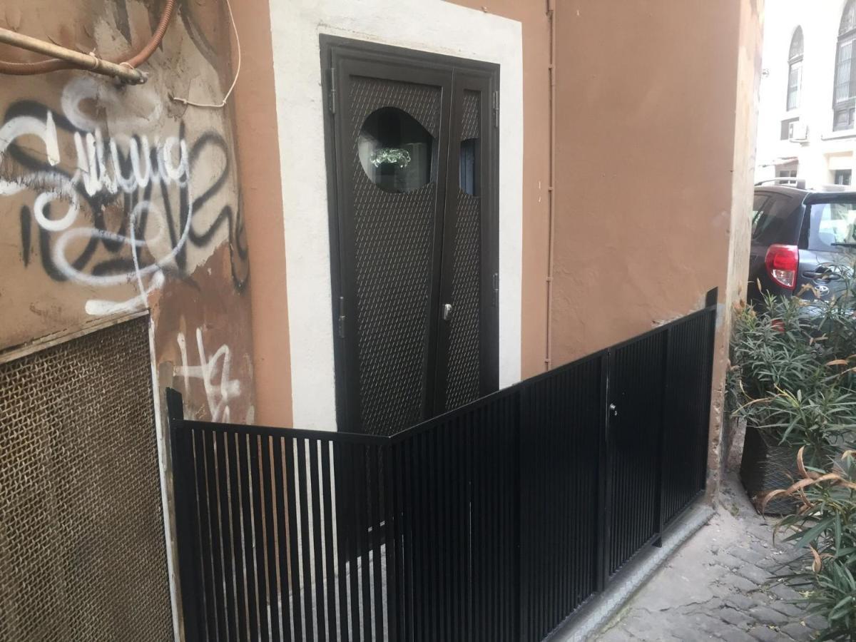 The Essential Trastevere Design Studio Рим Экстерьер фото